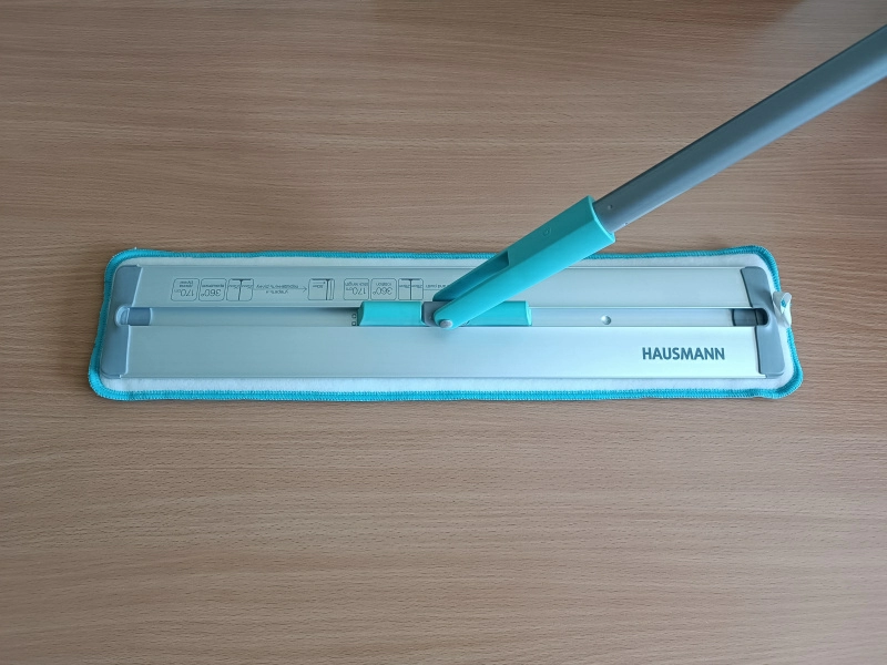 Профессионалы «Убирай РФ» проверили в деле швабру для труднодоступных мест Hausmann Classic Slider Профессионалы «Убирай РФ» проверили в деле швабру для труднодоступных мест Hausmann Classic Slider